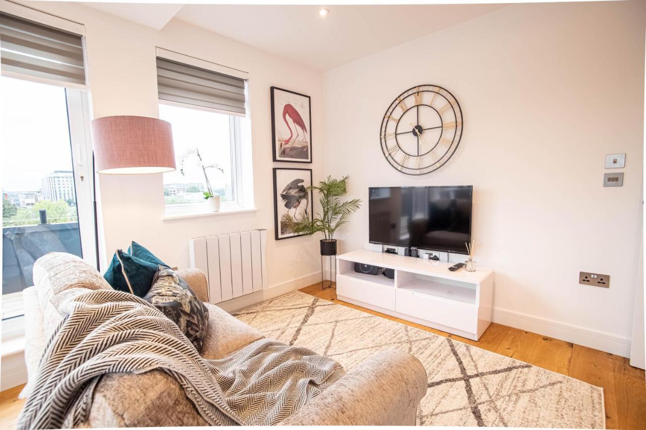 Luxe & Stylish 1 & 2 Bed Flats Near Heathrow, Legoland, & Windsor Slough Exterior foto