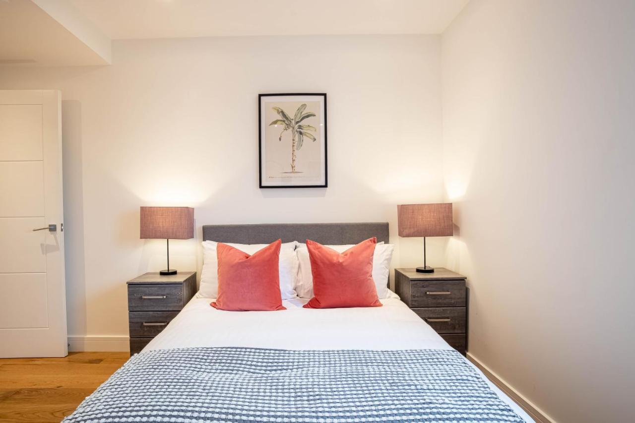 Luxe & Stylish 1 & 2 Bed Flats Near Heathrow, Legoland, & Windsor Slough Exterior foto